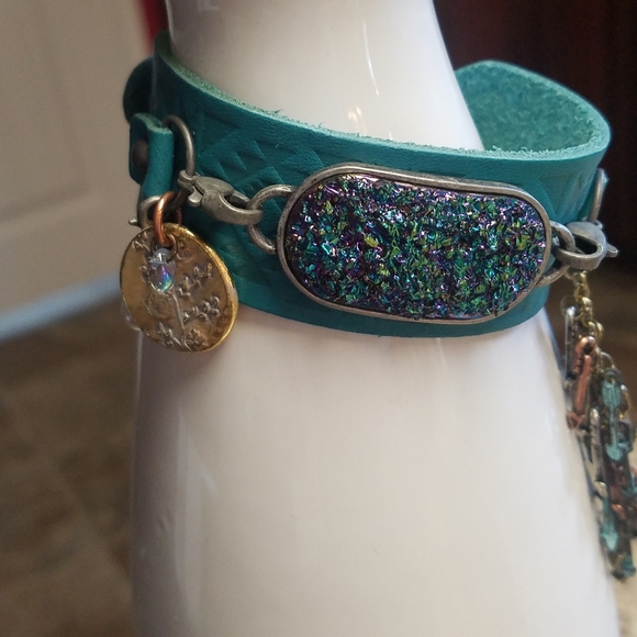 🍭Turquoise Leather Cuff🍭 - Picture 2 of 6